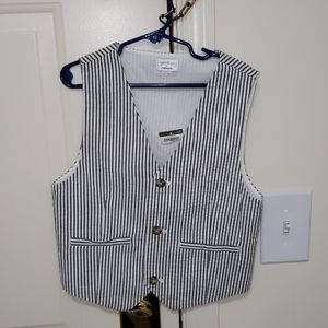 Gymboree boys size 7-8(M) blue &white striped vest